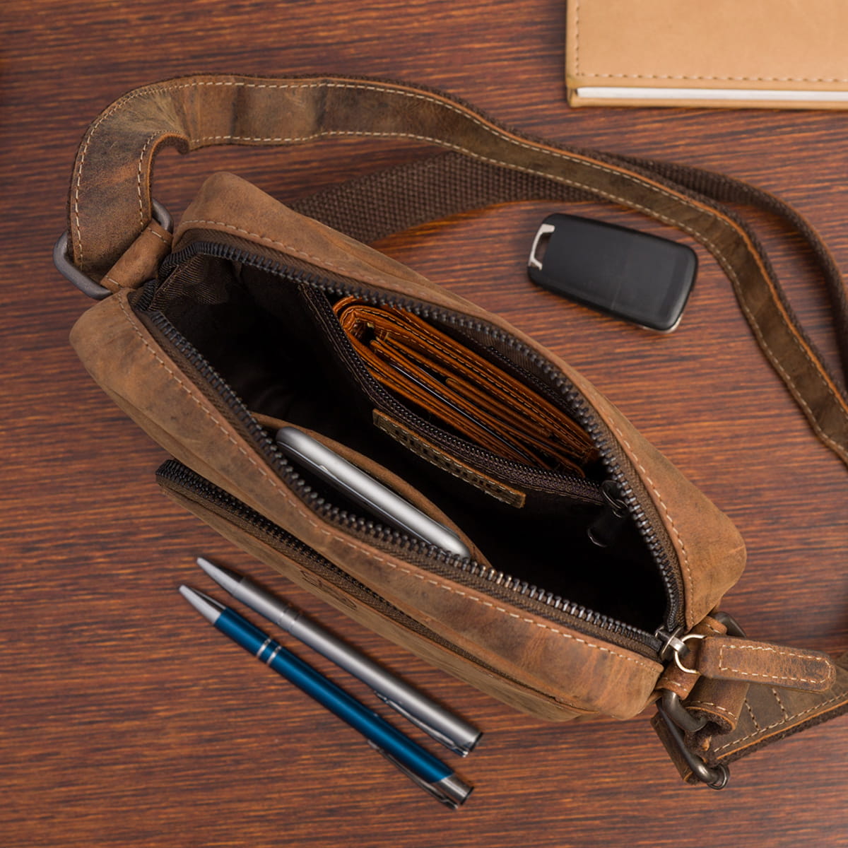 Juoda odinė rankinė