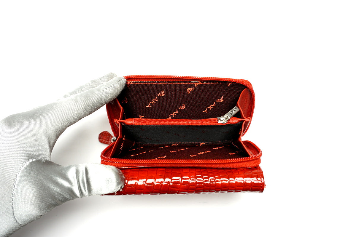 Raudona lakuota Aka odinė piniginė