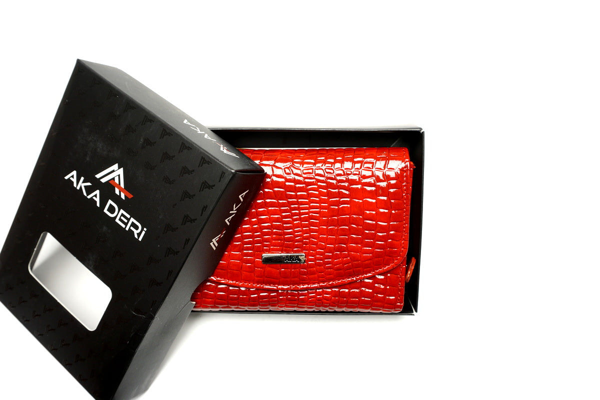 Raudona lakuota Aka odinė piniginė