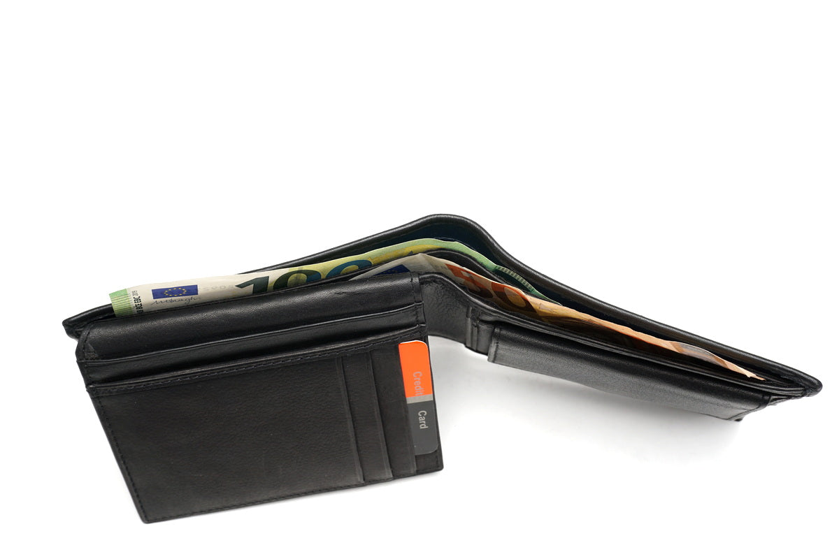 Juoda Pierre Cardin odinė piniginė su RFID apsauga