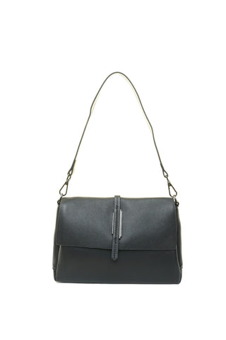 Juoda odinė rankinė per petį