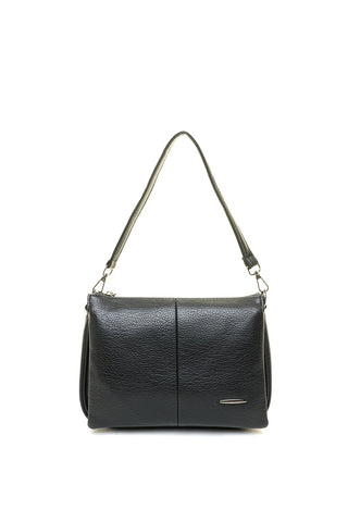 Juoda rankinė per petį