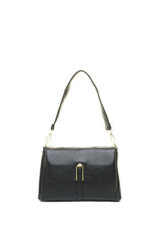 Juoda rankinė per petį