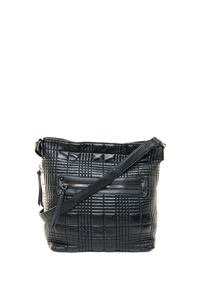 Juoda rankinė per petį