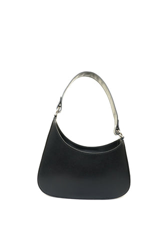 Juoda odinė rankinė per petį