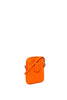 Oranžinė odinė rankinė per petį